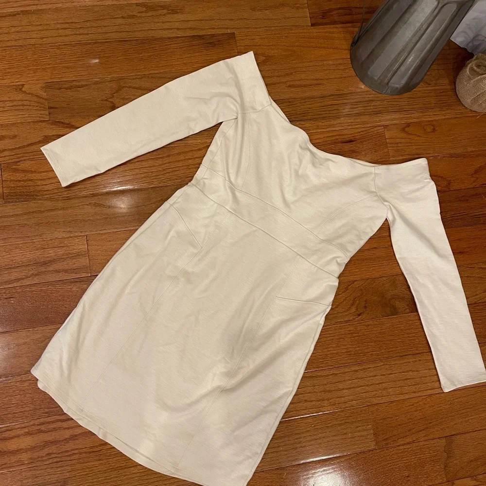 Free People Ivory Cream Fitted Off Shoulder Mini Dress Size Medium NEW